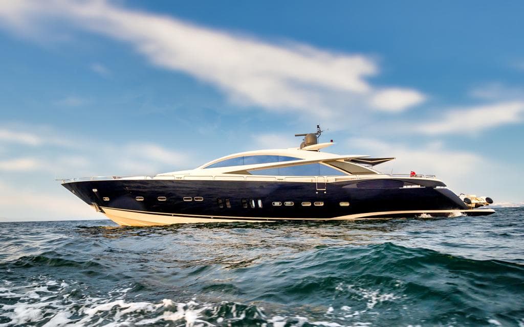 EYE 108FT with Jacuzzi sailing in Dubai water