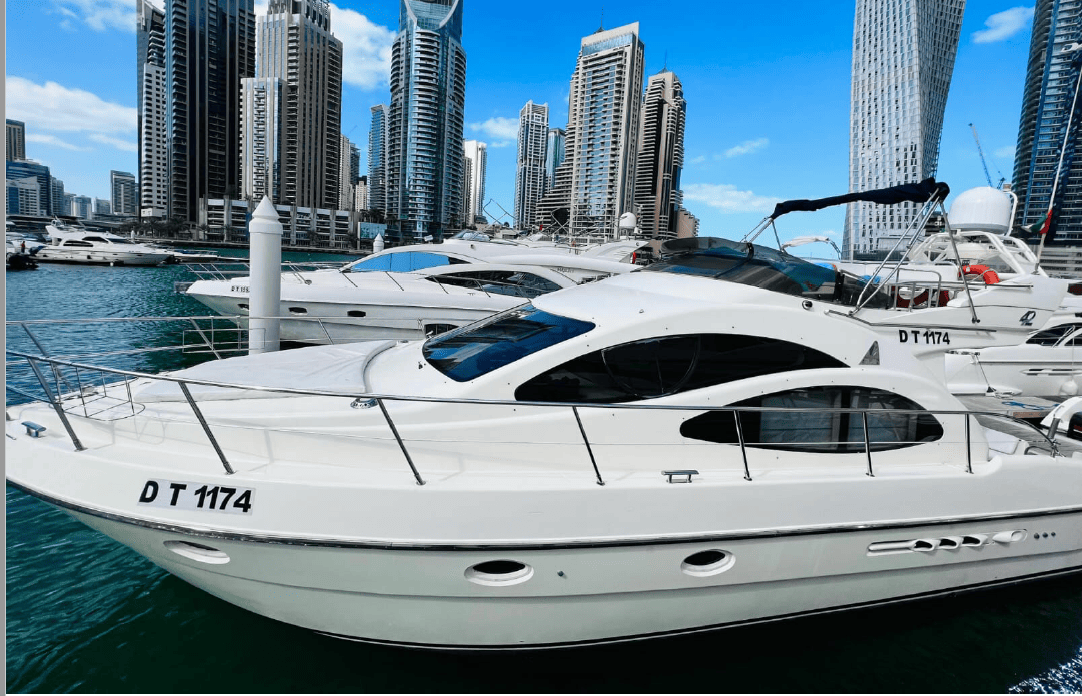 Royal AZIMUT 42FT Front Bow Deck and sun deck