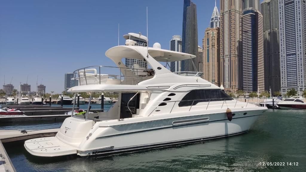 Luxury 63ft SEA RAY Promenade Deck