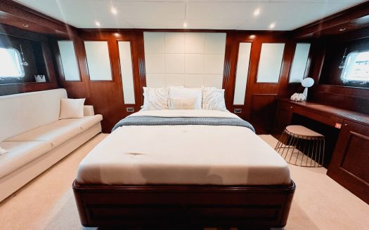 Classico 80ft Luxury Yacht