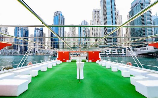 125ft Luxurious Houseboat