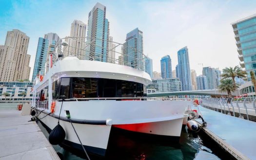 125ft Luxurious Houseboat