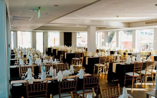 125ft Luxurious Houseboat