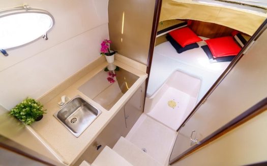 33ft Serene Speedboat