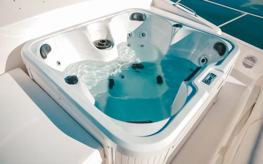 82ft Luxury with Jacuzzi