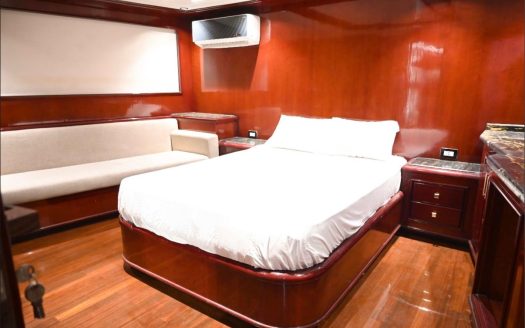 80ft Princess Yacht (fully refitted 2025)