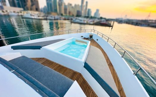 90ft Luxury with Jacuzzi