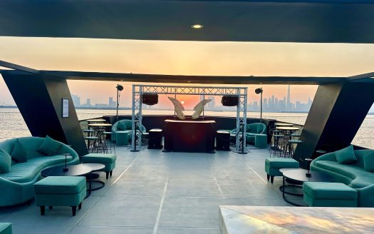 100ft Black Ocean Houseboat