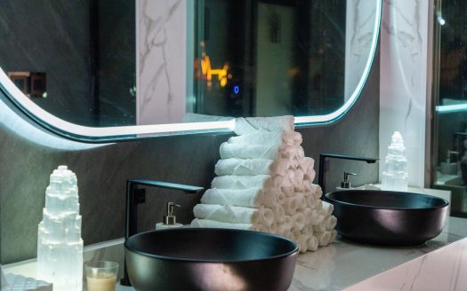 100ft Black Ocean Houseboat