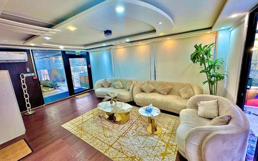 70ft Dream Houseboat