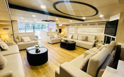 88ft Fairline with Jacuzzi