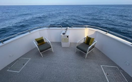56ft White Houseboat