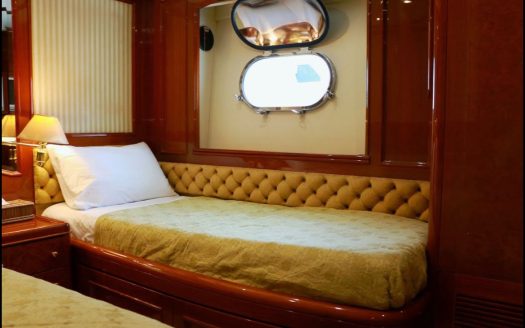 Luxury 115ft Benetti with Jacuzzi